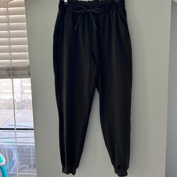 LULULEMON ~ DARK GREEN SCUBA JOGGER PANTS ~ 8 ~ POCKETS - Picture 2 of 6